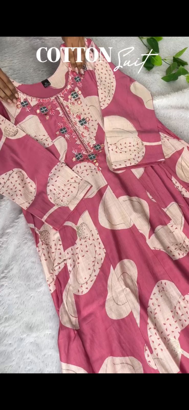 Pink Color Verticle Fabric Mille Foil Work Gown